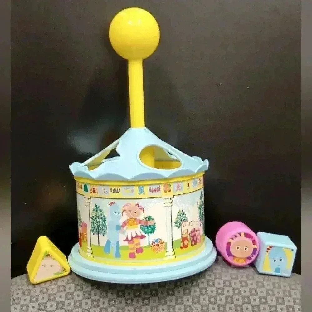 In the Night Garden 2007 Shape and Spin Gazebo Sorter Toy with 3 block forns